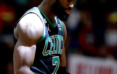 开云体育-塔图姆重返赛场，爆冷首场状态出色，篮网观众沸腾！气势如虹延续的简单介绍