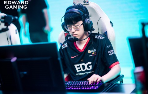 开云-Scout回归赛场，回归赛场首场状态亮眼，勇士观众沸腾！的简单介绍